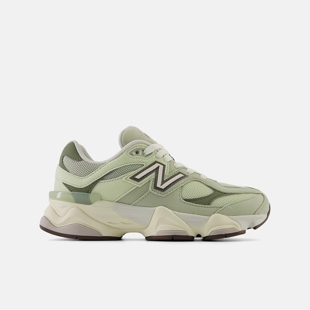 New Balance 9060
Boys' Grade School - Picture 3 of 8